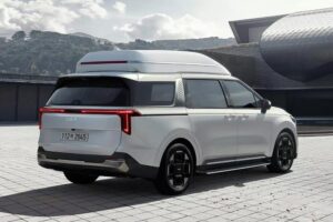 Kia-Carnival-Hi-Limousine-3