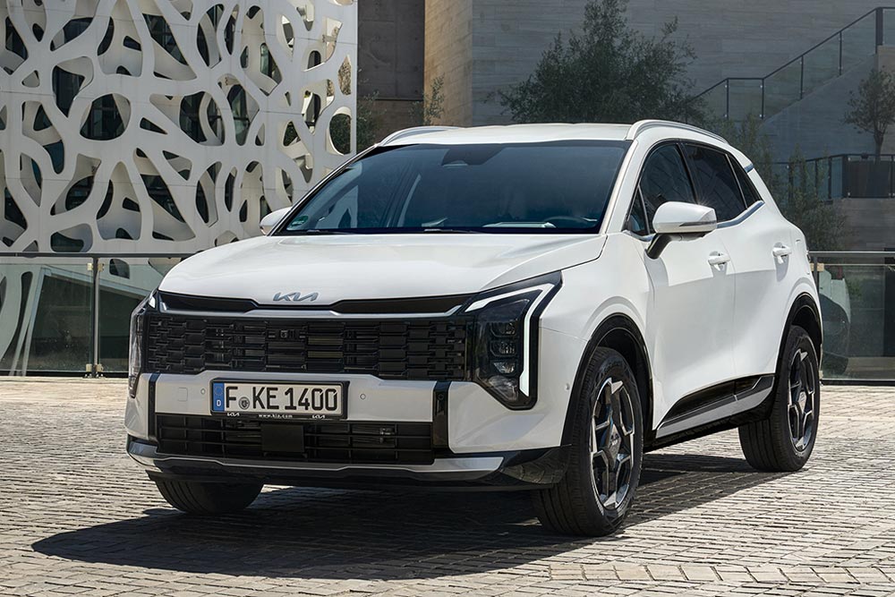 https://autogreeknews.gr/wp-content/uploads/2025/09/Kia-Sportage-2025-front-1.jpg