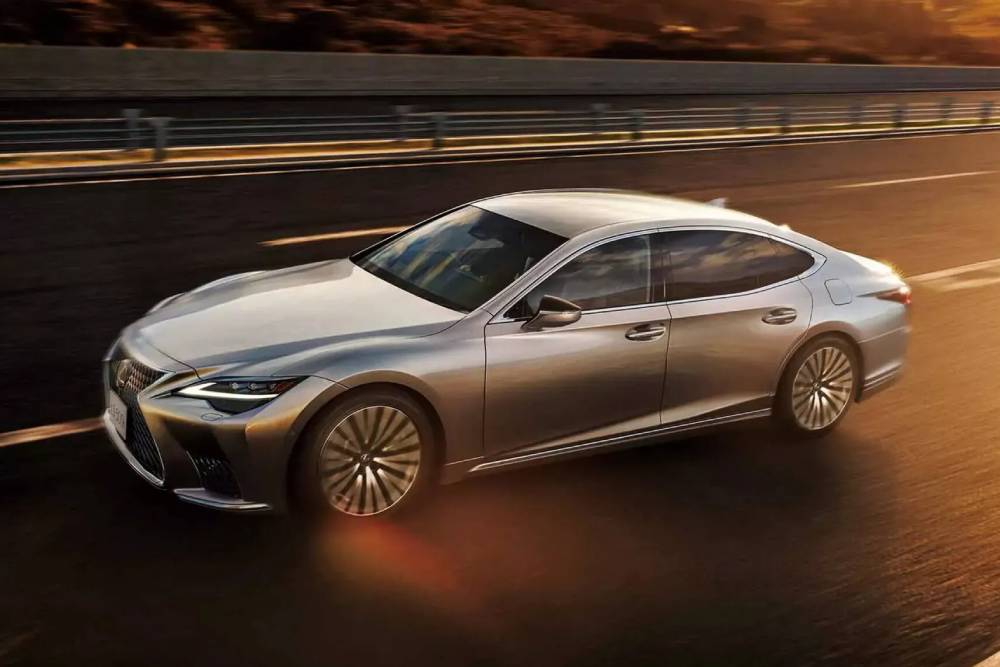 Ανανέωση για το αγέρωχο Lexus LS