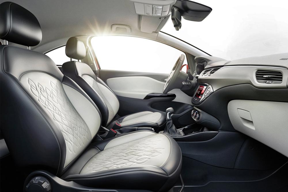 https://autogreeknews.gr/wp-content/uploads/2025/09/Opel-Corsa-E-interior.jpg
