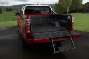 POER300-red-rear-load-bed_d