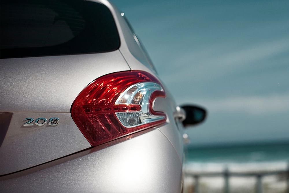 https://autogreeknews.gr/wp-content/uploads/2025/09/Peugeot-208-rear-2012.jpg