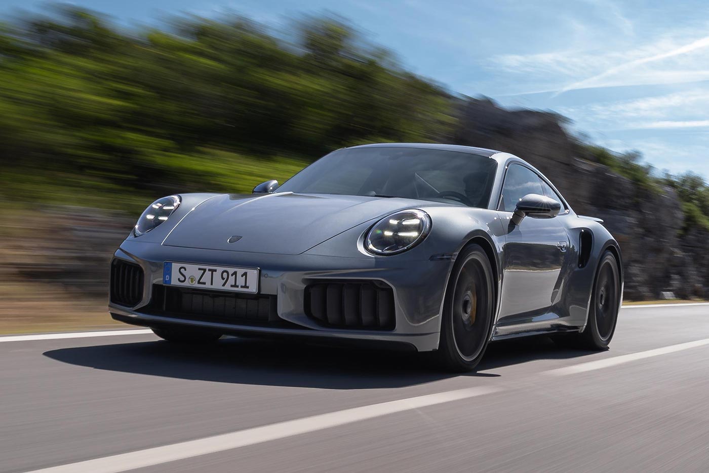 Νέα υβριδική Porsche 911 Turbo S με 711 άλογα