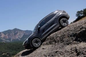 Porsche-Cayenne-Electric-Prototype-(12)