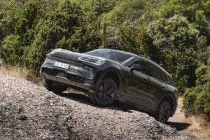 Porsche-Cayenne-Electric-Prototype-(13)