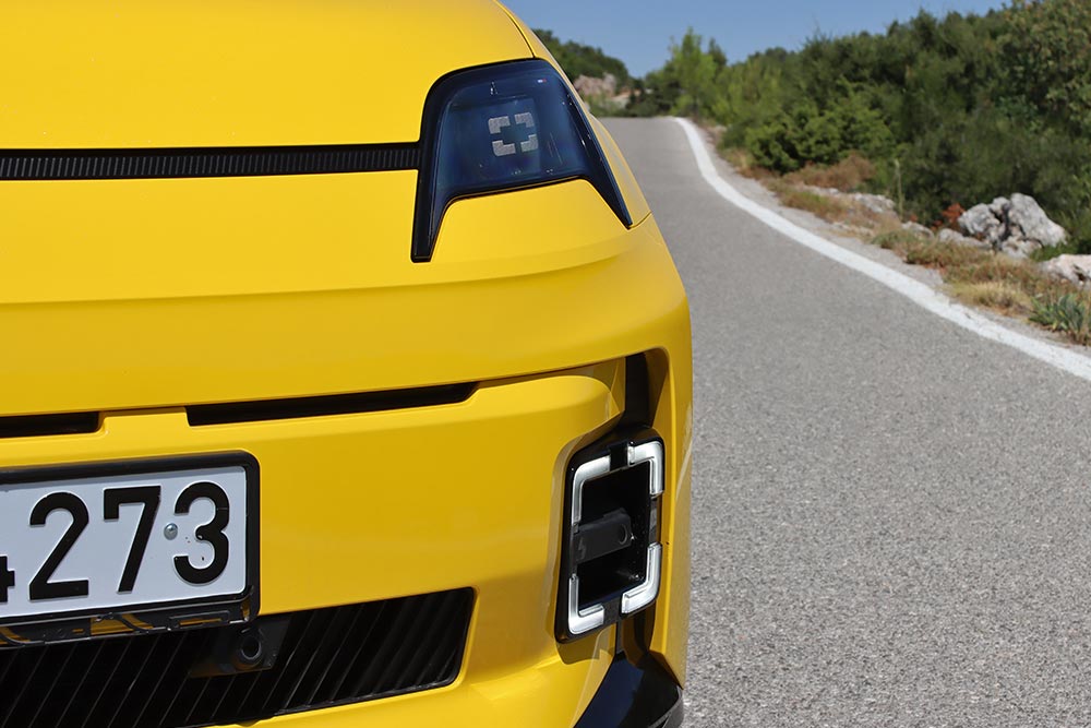 https://autogreeknews.gr/wp-content/uploads/2025/09/Renault-5-E-Tech-150-PS-9.jpg