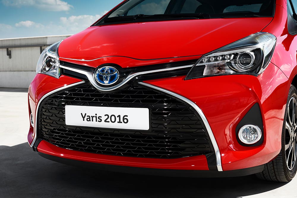 Toyota-Yaris-Hybrid-2016