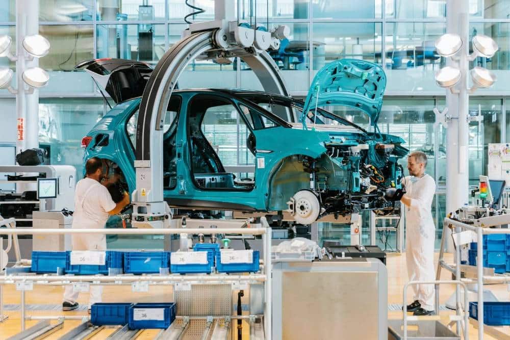 Δασμοί και ηλεκτρικά σακατεύουν τη Γερμανία