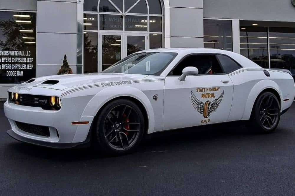 https://autogreeknews.gr/wp-content/uploads/2025/09/challenger-hellcata-patrol-car.jpg