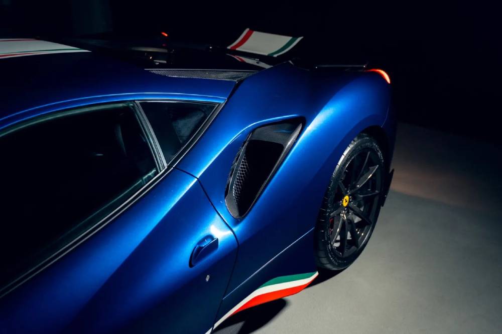 https://autogreeknews.gr/wp-content/uploads/2025/09/ferrari-488-pista-piloti-for-sale-14.jpg