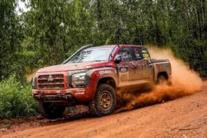 mitsubishi l200 rally car 02