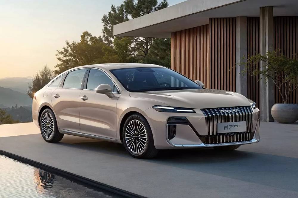 https://autogreeknews.gr/wp-content/uploads/2025/09/roewe-m7.jpg