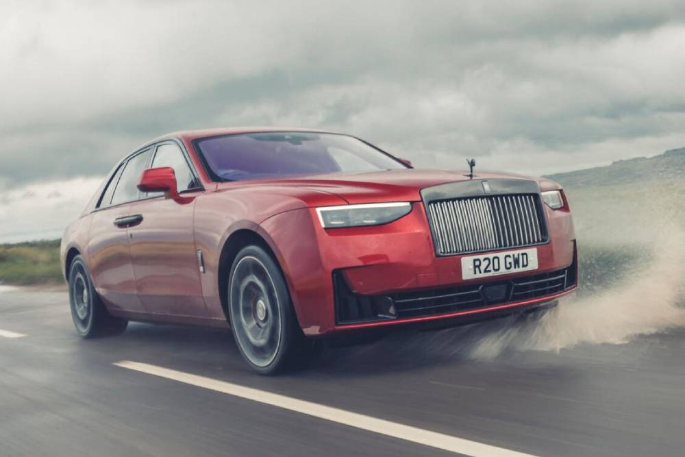 Νέα Rolls-Royce Ghost Black Badge για γούστα στην οδήγηση