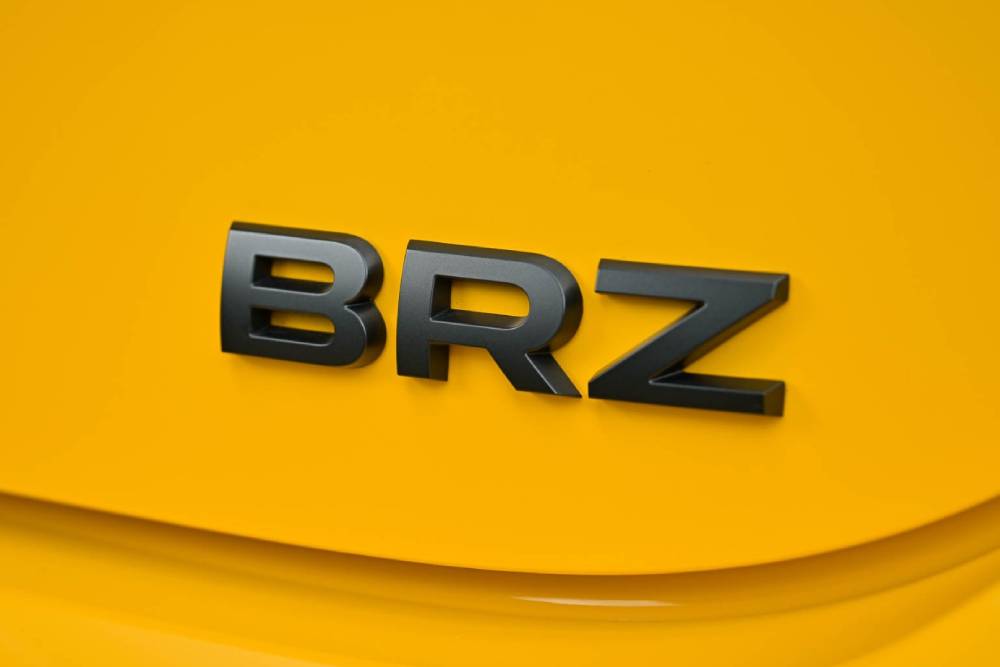 https://autogreeknews.gr/wp-content/uploads/2025/09/subaru-brz-yellow-04.jpg
