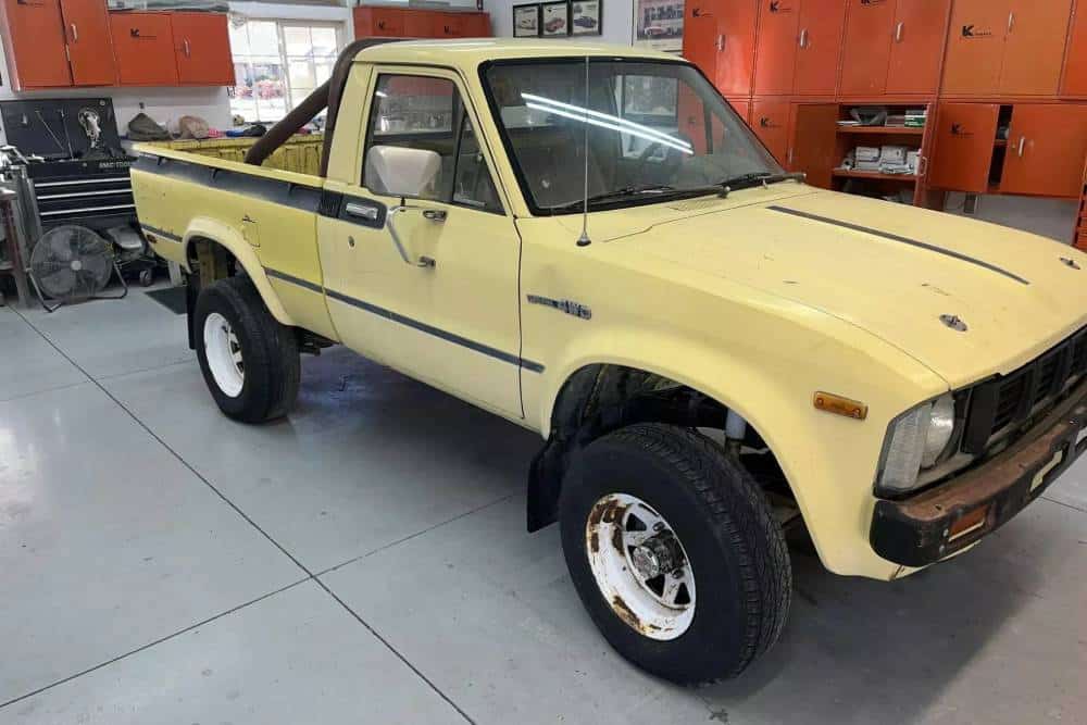 https://autogreeknews.gr/wp-content/uploads/2025/10/1981-Toyota-Pickup-4x4-26_result22.jpg