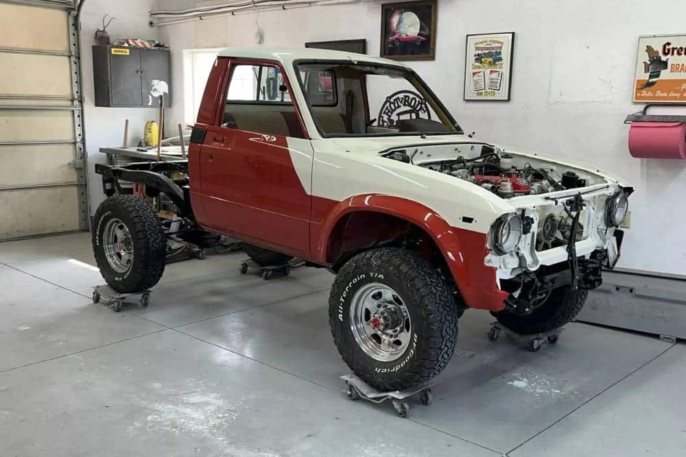 https://autogreeknews.gr/wp-content/uploads/2025/10/1981-Toyota-Pickup-4x4-29_result22.jpg