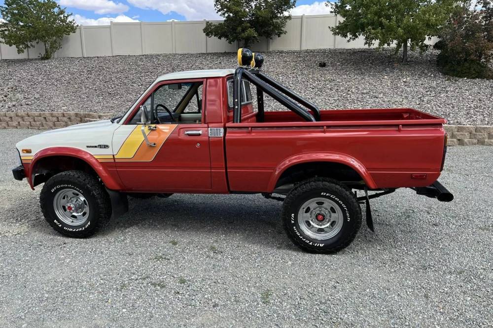 https://autogreeknews.gr/wp-content/uploads/2025/10/1981-Toyota-Pickup-4x4-4_result22.jpg