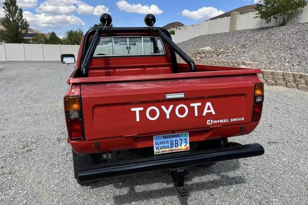 https://autogreeknews.gr/wp-content/uploads/2025/10/1981-Toyota-Pickup-4x4-7_result22.jpg