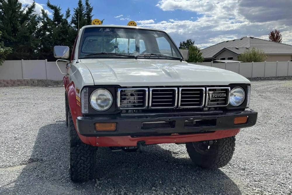 https://autogreeknews.gr/wp-content/uploads/2025/10/1981-Toyota-Pickup-4x4-9_result22.jpg