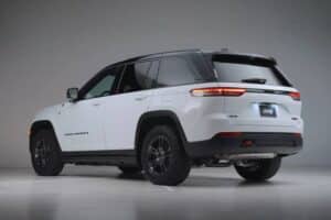 2026-Jeep-Grand-Cherokee-1027-10