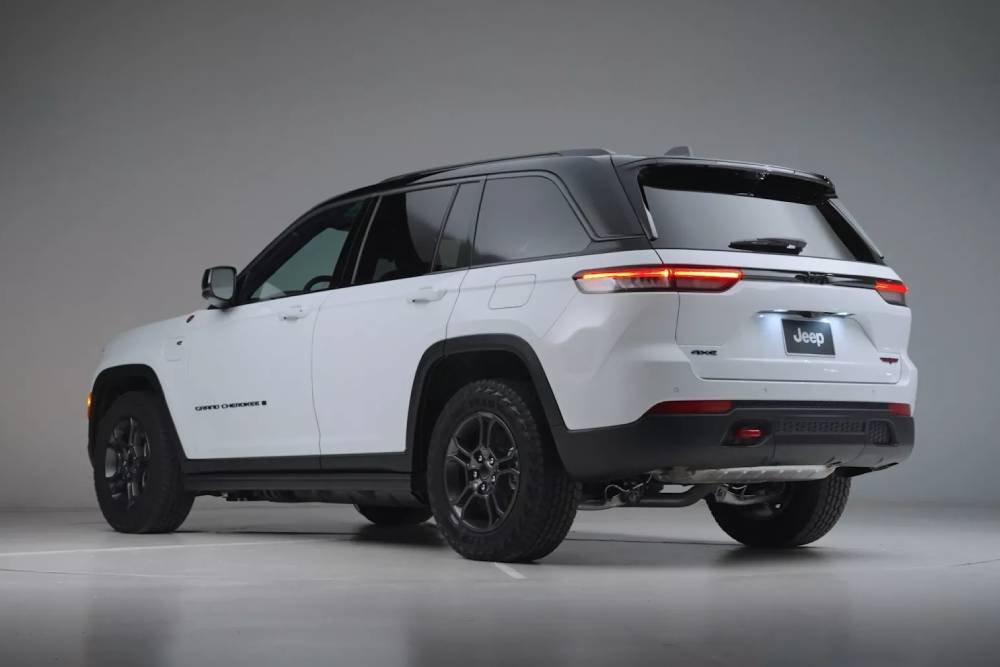 https://autogreeknews.gr/wp-content/uploads/2025/10/2026-Jeep-Grand-Cherokee-1027-10.jpg