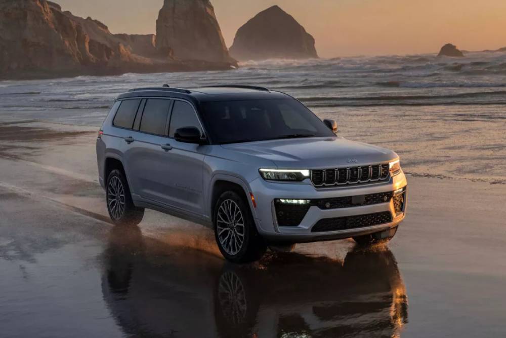 https://autogreeknews.gr/wp-content/uploads/2025/10/2026-Jeep-Grand-Cherokee-1027-17-2048x1536-1.jpg