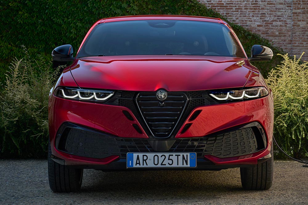 https://autogreeknews.gr/wp-content/uploads/2025/10/Alfa-Romeo-Tonale-2025-11.jpg