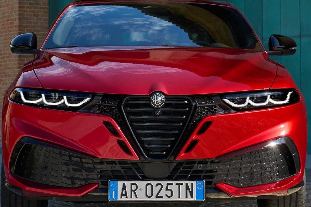 https://autogreeknews.gr/wp-content/uploads/2025/10/Alfa-Romeo-Tonale-2025-13.jpg