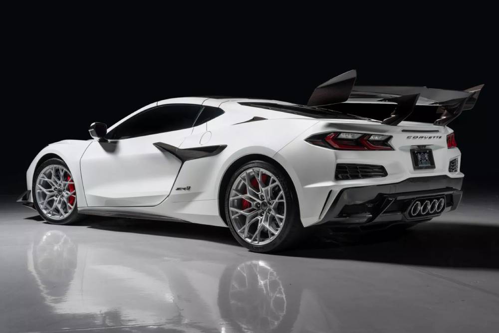 https://autogreeknews.gr/wp-content/uploads/2025/10/C8-Corvette-ZR1-ext-00020-2048x1366-1.jpg