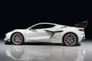 C8-Corvette-ZR1-ext-00021-2048×1366