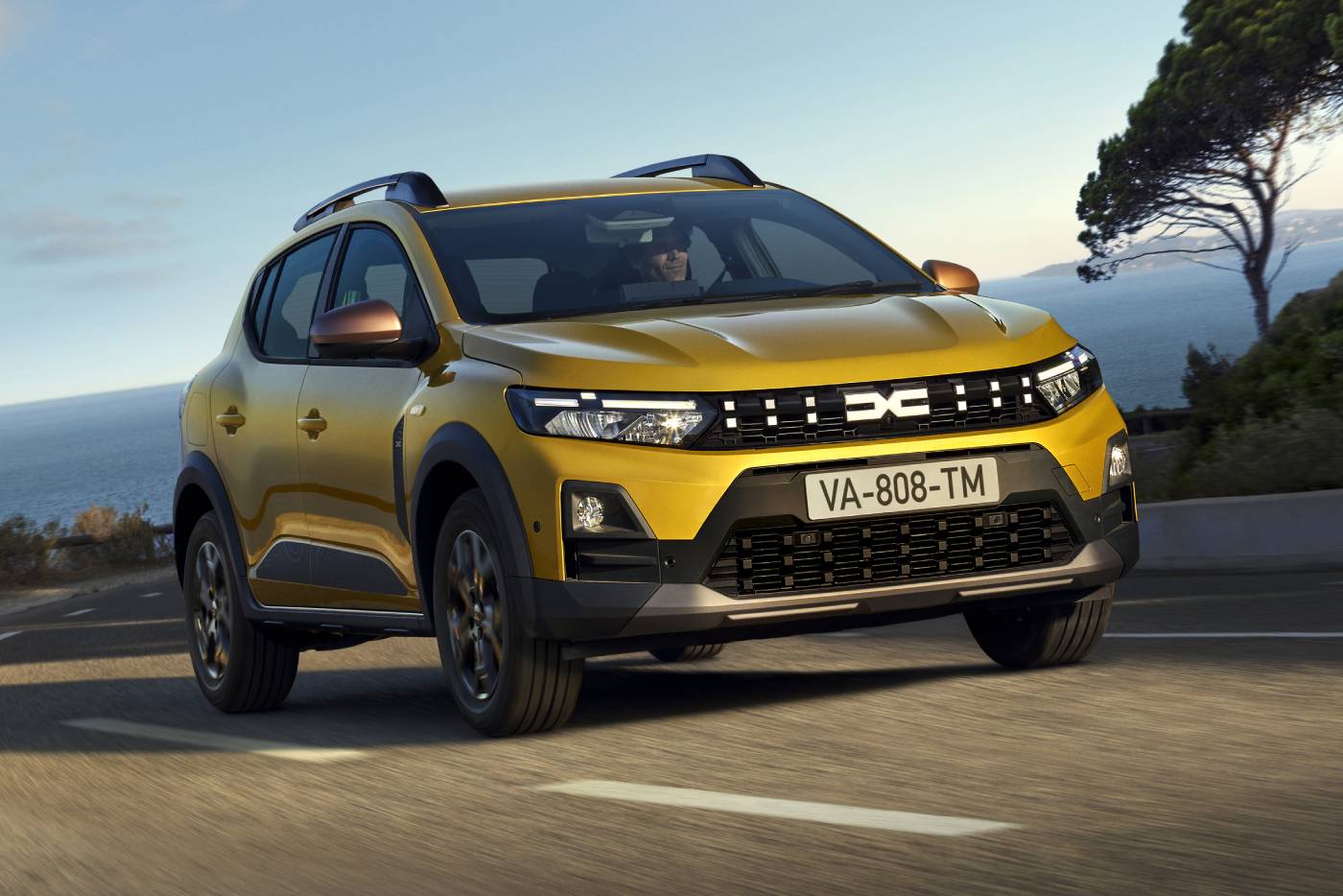 Νέο και για πρώτη φορά φουλ υβριδικό Dacia Sandero