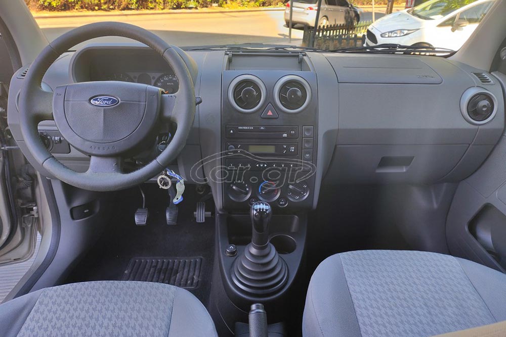 https://autogreeknews.gr/wp-content/uploads/2025/10/Ford-Fusion-2003-CarCenter-3.jpg
