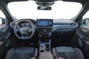 Ford Kuga PHEV 2025 (11)