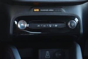 Ford Kuga PHEV 2025 (13)