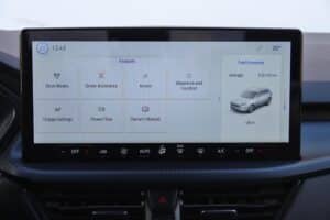 Ford Kuga PHEV 2025 (14)