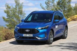 Ford Kuga PHEV 2025 (28)