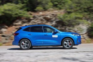 Ford Kuga PHEV 2025 (4)