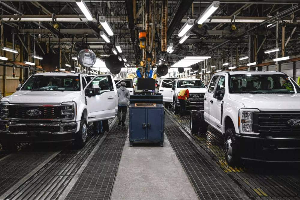 https://autogreeknews.gr/wp-content/uploads/2025/10/Ford-Truck-Production-1023-2-2048x1365-1.jpg
