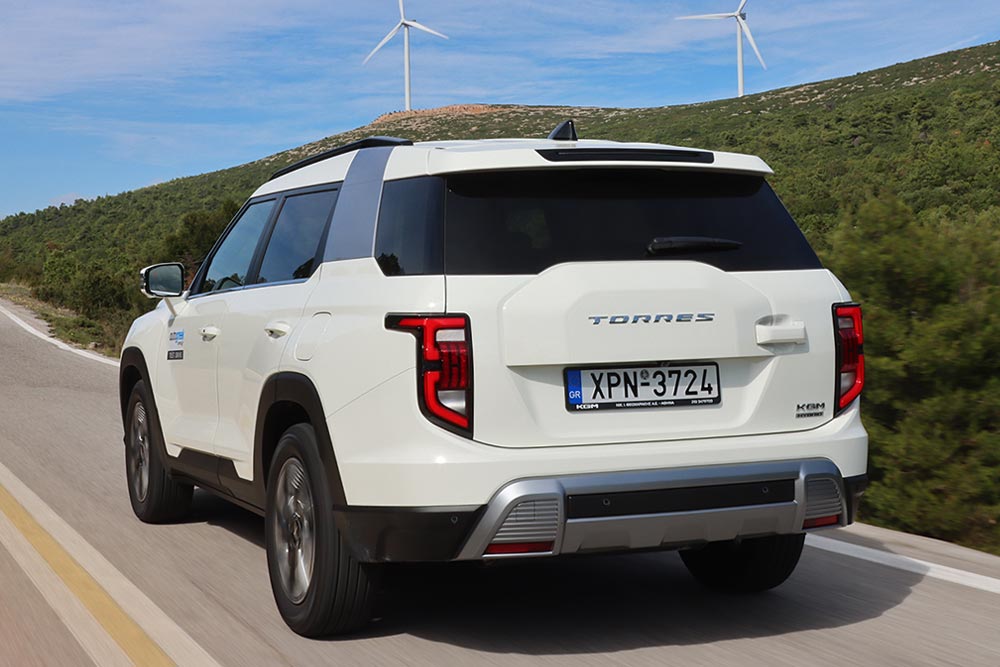 https://autogreeknews.gr/wp-content/uploads/2025/10/KGM-Torres-Hybrid-2.jpg