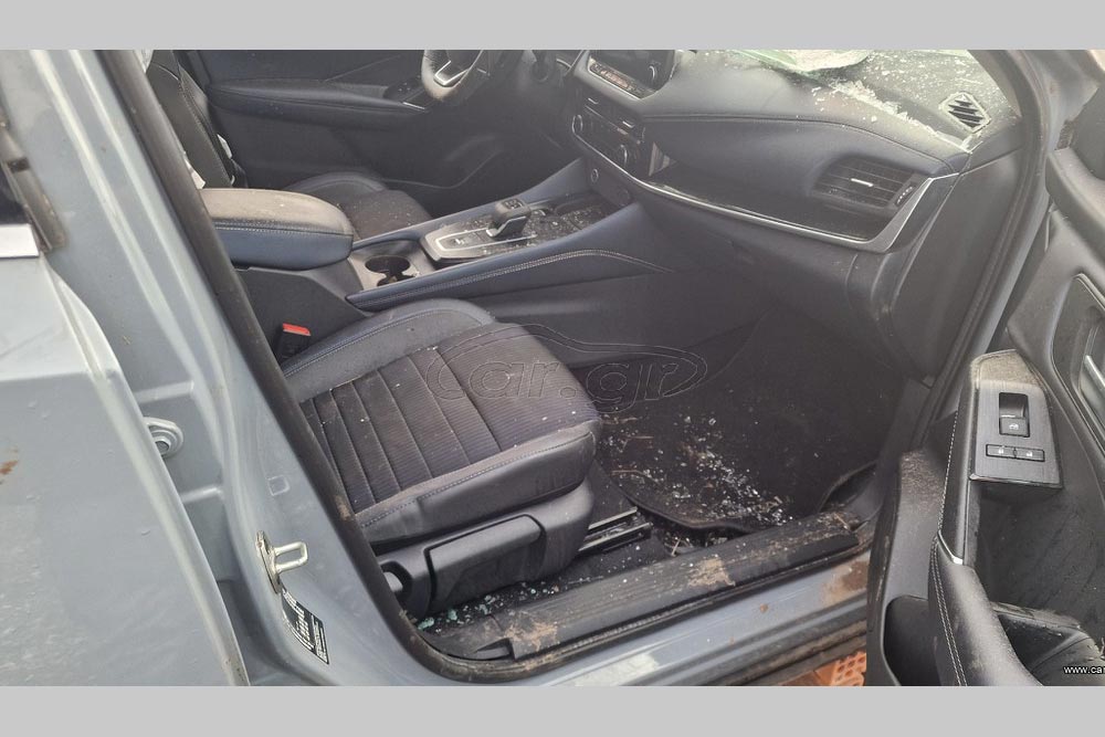 https://autogreeknews.gr/wp-content/uploads/2025/10/Nissan-Qashqai-crashed-3.jpg