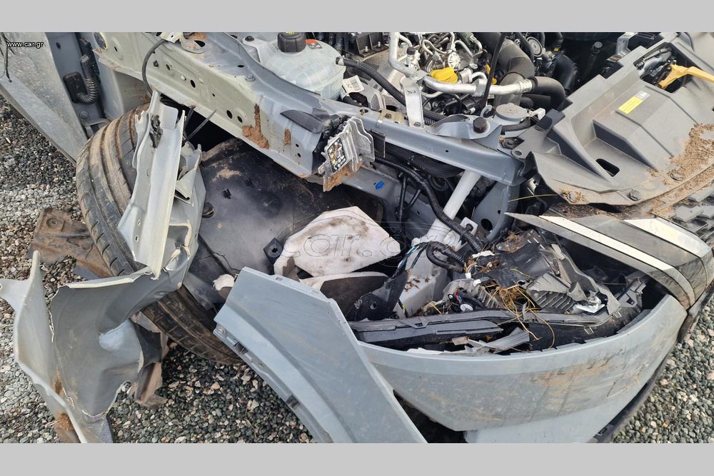 https://autogreeknews.gr/wp-content/uploads/2025/10/Nissan-Qashqai-crashed-7.jpg