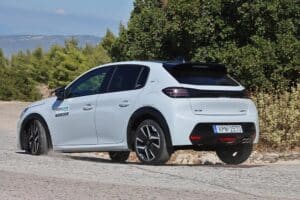 Peugeot 208 Hybrid 145 (16)