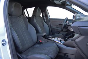 Peugeot 208 Hybrid 145 (32)