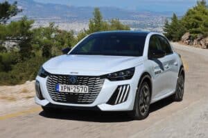 Peugeot 208 Hybrid 145 (5)