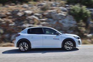 Peugeot 208 Hybrid 145 (7)