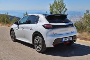 Peugeot 208 Hybrid 145 (8)