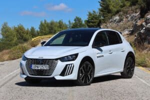 Peugeot 208 Hybrid 145 (9)