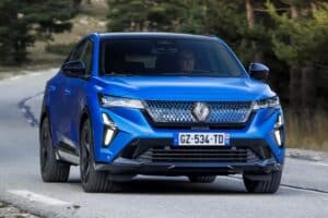 Renault-Rafale-kinisi-1