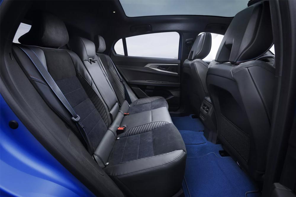 https://autogreeknews.gr/wp-content/uploads/2025/10/Renault-Rafale-rear-seat.jpg