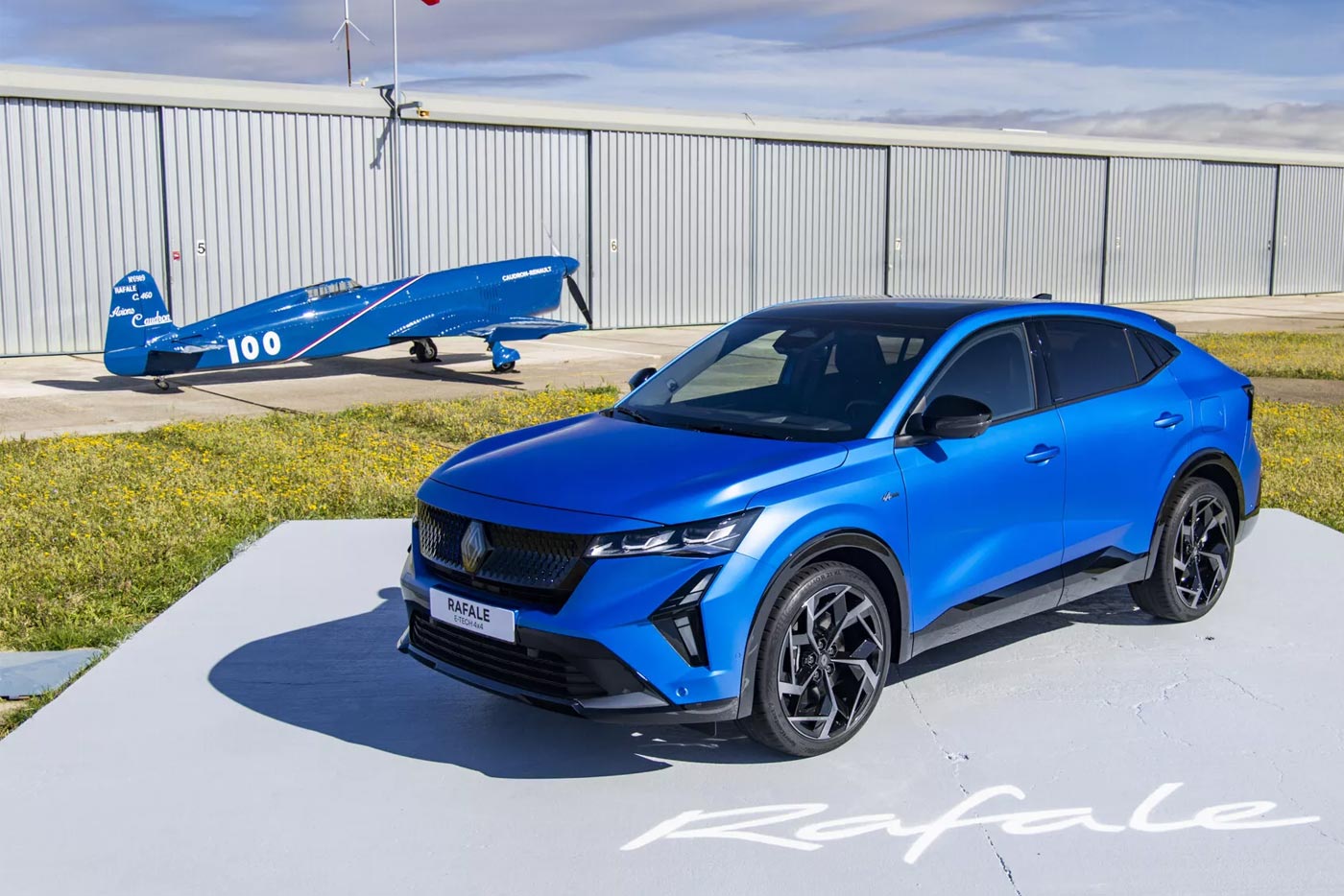 Χαμηλές πτήσεις με το νέο Renault Rafale E-Tech 4×4 300 hp